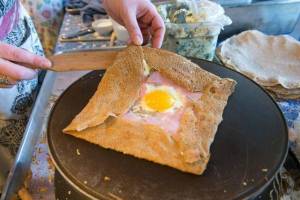 egg, ham and cheese crepe